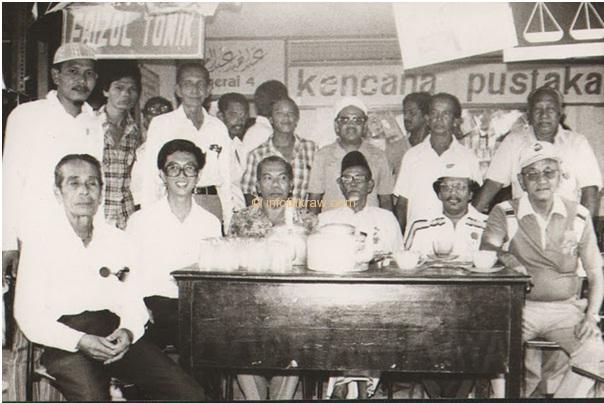 Hamid Mydin với bạn bè Patani đường Penang