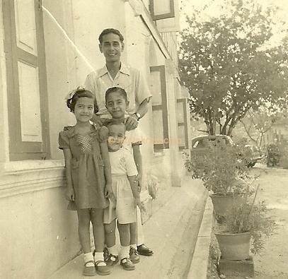 Hamid Mydin with his brother (1956) Mohd Zulkifli Mohd Yusof Ismail Ishah